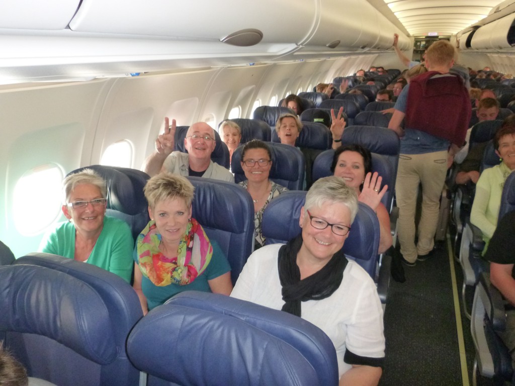 Glücklich im Flugzeug nach Zürich