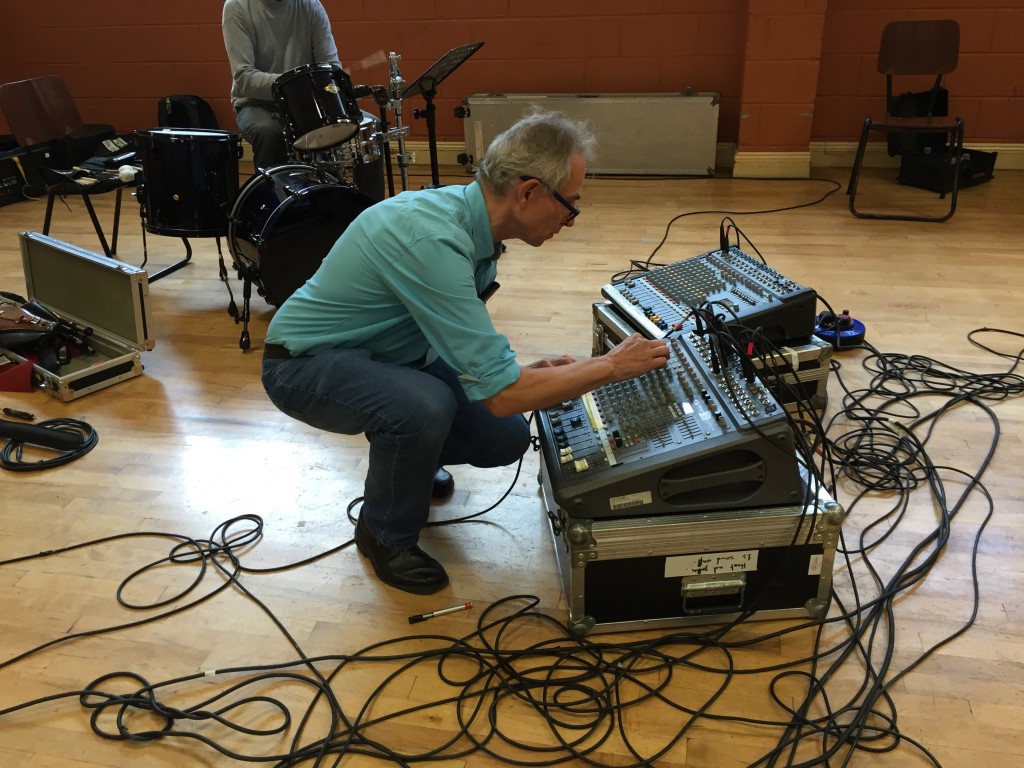 Sound Check mit dem gemieteten Equipment